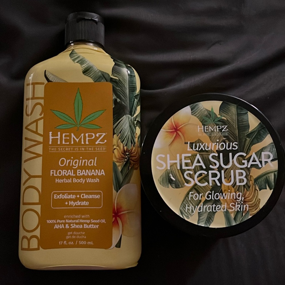 NEW. MSRP 42$ Hempz Banana 🍌 bodywash and shea sugar scrub.